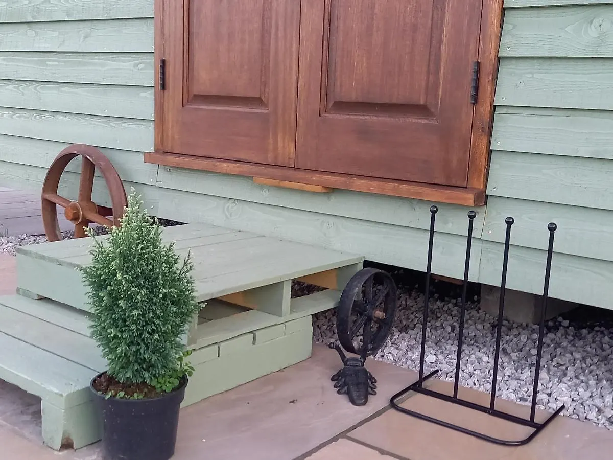 The Herdsman Luxury Shepherds Hut Barnoldswick 0*,
