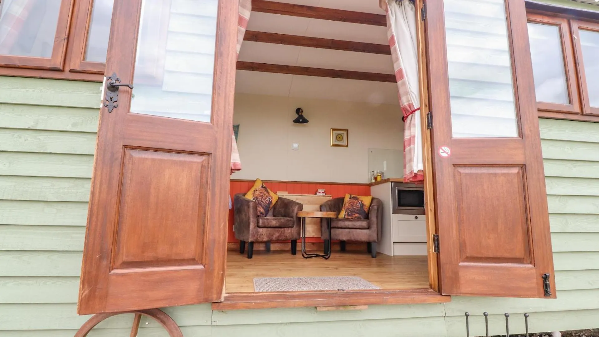 The Herdsman Luxury Shepherds Hut Barnoldswick
