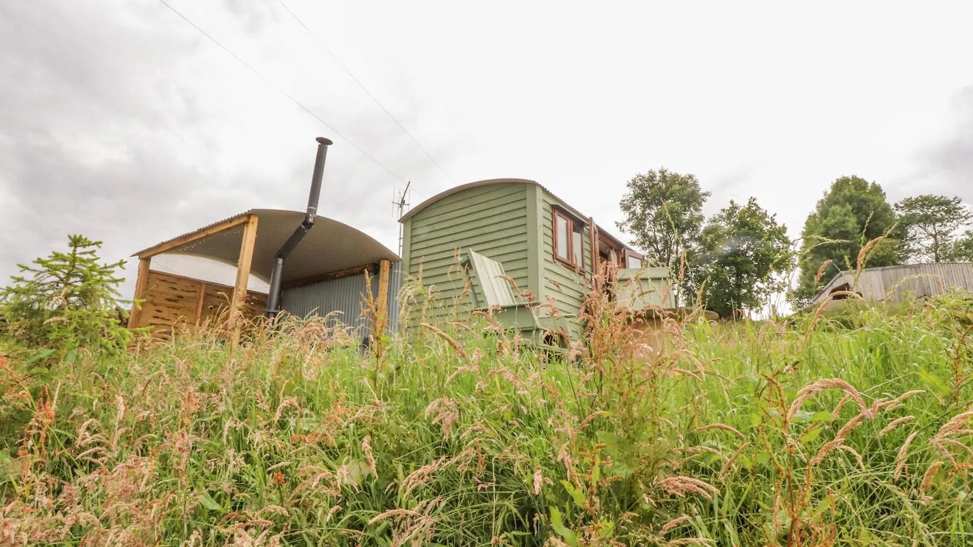The Herdsman Luxury Shepherds Hut Barnoldswick